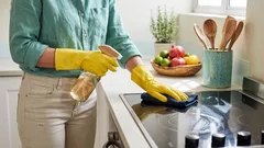 キッチンの油汚れ落とし：プロの清掃業者による最高のアドバイス