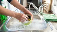 食器を正しく洗う方法：避けるべき間違い