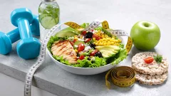 理想の体型を取り戻し、むくみを解消：3つのドリンクと2つのルール