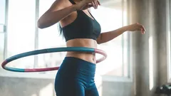 ウエストのためのフラフープ：痩身効果の迷信か、それとも単なる暇つぶしのおもちゃか